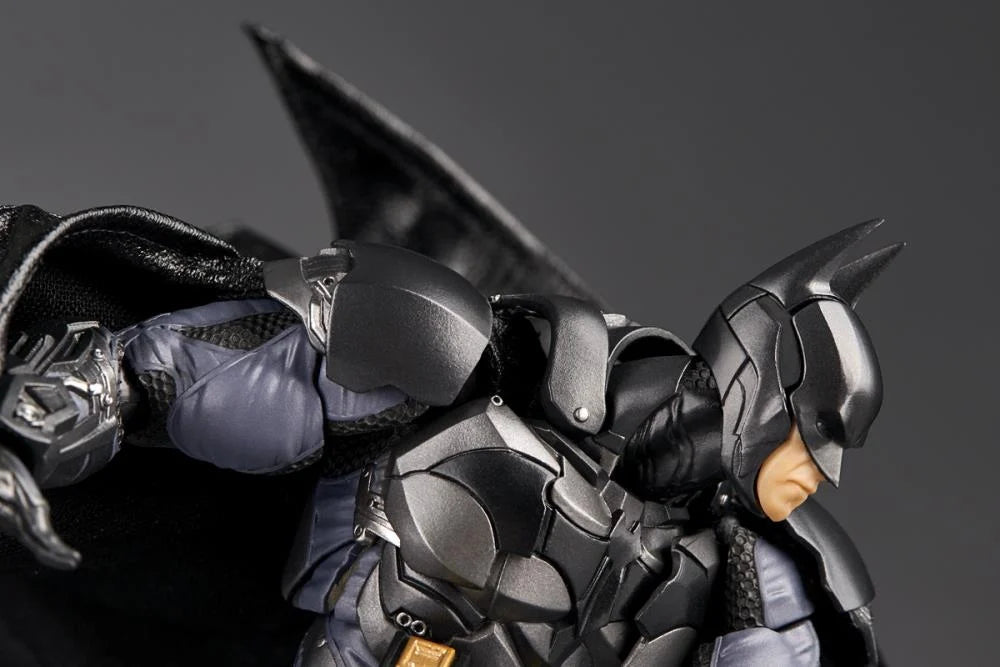 Revoltech Amazing Yamaguchi DC - Batman (Batman Arkham Knight Version) [Damaged Box]