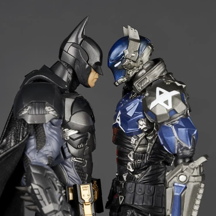 Revoltech Amazing Yamaguchi DC - Batman (Batman Arkham Knight Version) [Damaged Box]