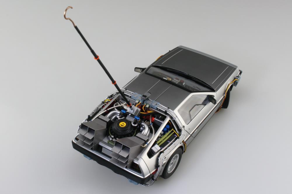 Aoshima 1/24 Back to the Future - DeLorean