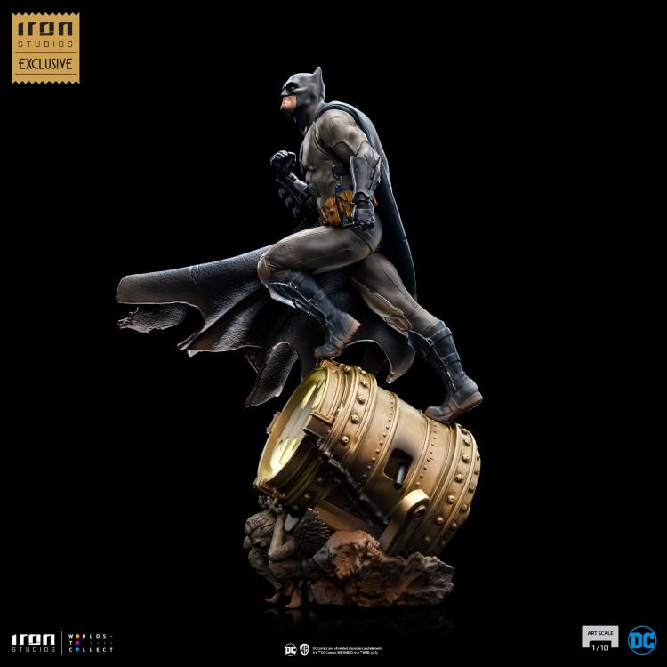 Iron Studios Art Scale 1/10 DC Batman on Bat-Signal Deluxe CCXP Exclusive Limited Edition