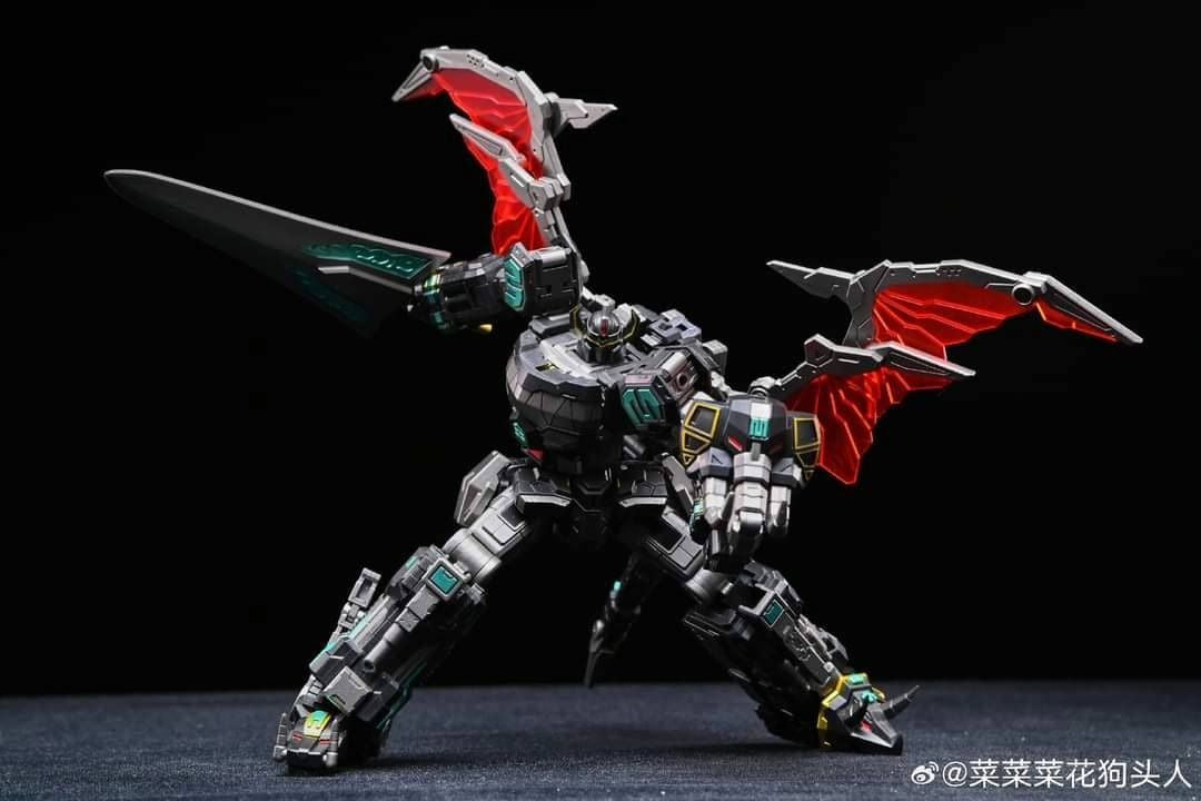 Micro Cosmos Beast Lord (Megazord) Black Version