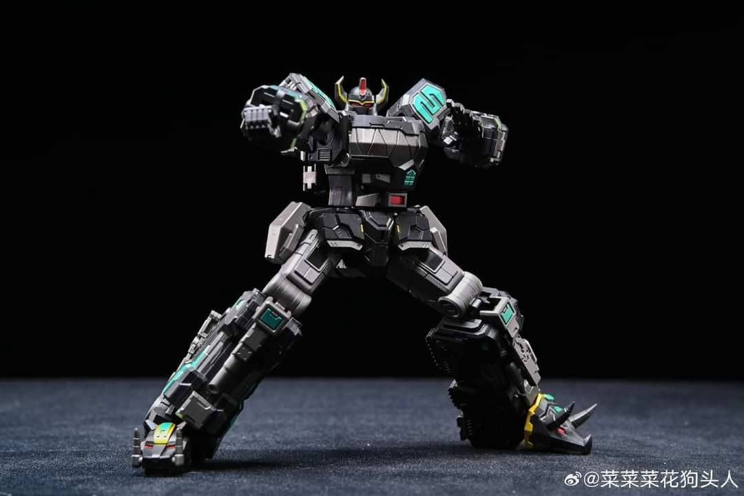 Micro Cosmos Beast Lord (Megazord) Black Version