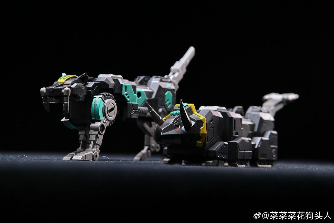 Micro Cosmos Beast Lord (Megazord) Black Version