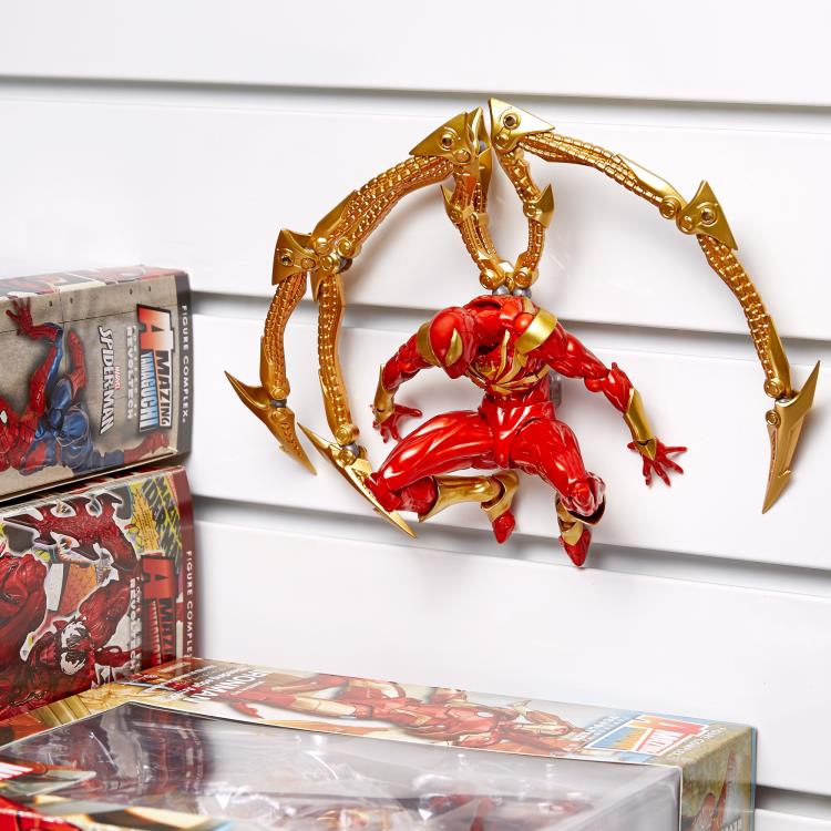 Revoltech Amazing Yamaguchi Marvel - Iron Spider