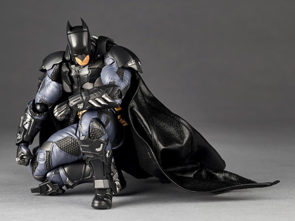 Revoltech Amazing Yamaguchi DC - Batman (Batman Arkham Knight Version) [Damaged Box]