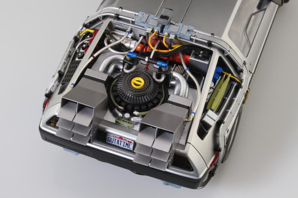 Aoshima 1/24 Back to the Future - DeLorean