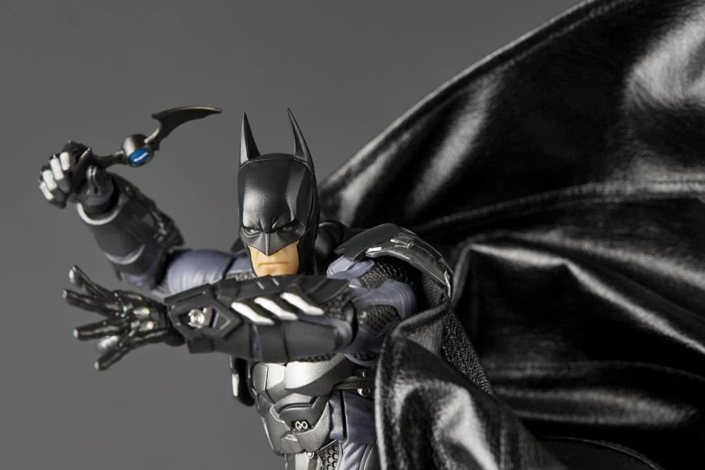 Revoltech Amazing Yamaguchi DC - Batman (Batman Arkham Knight Version) [Damaged Box]