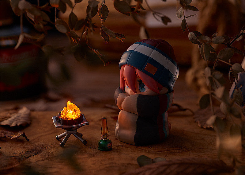 Nendoroid Laid Back Camp Nadeshiko Kagamihara Solo Camp Version DX